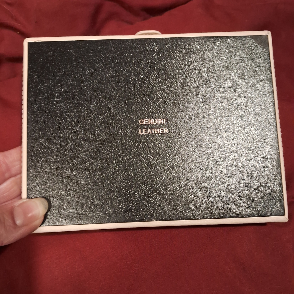 Pandora Cream and Black Leather Exterior Jewelry Box - Picture 3 of 9
